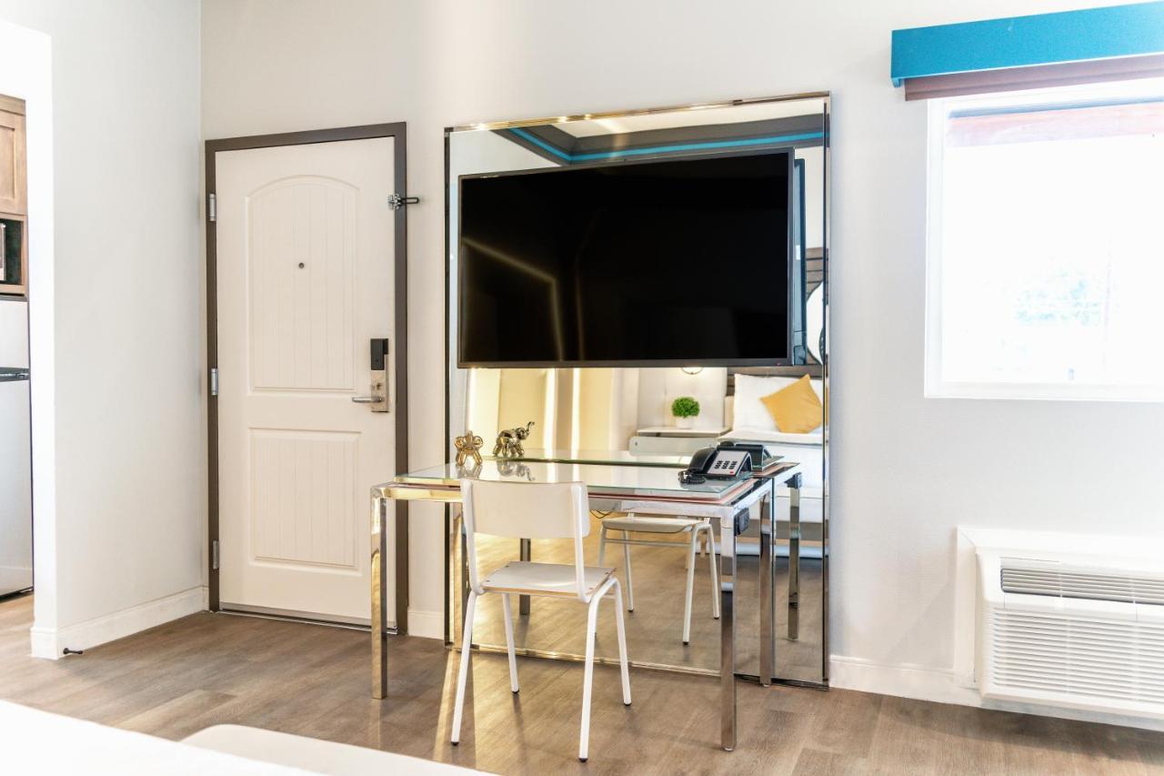Aspire Inn Studios & Spas Bellflower Extérieur photo