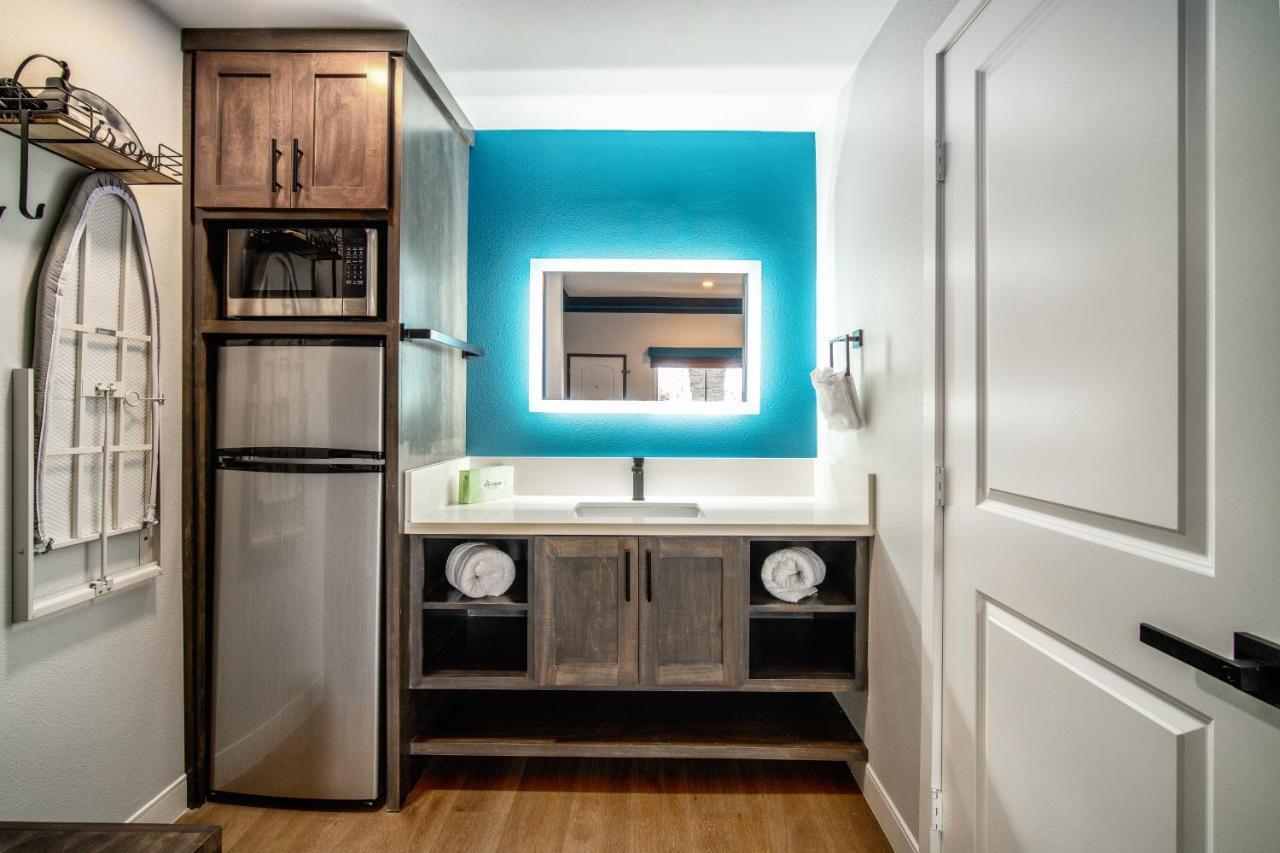 Aspire Inn Studios & Spas Bellflower Extérieur photo