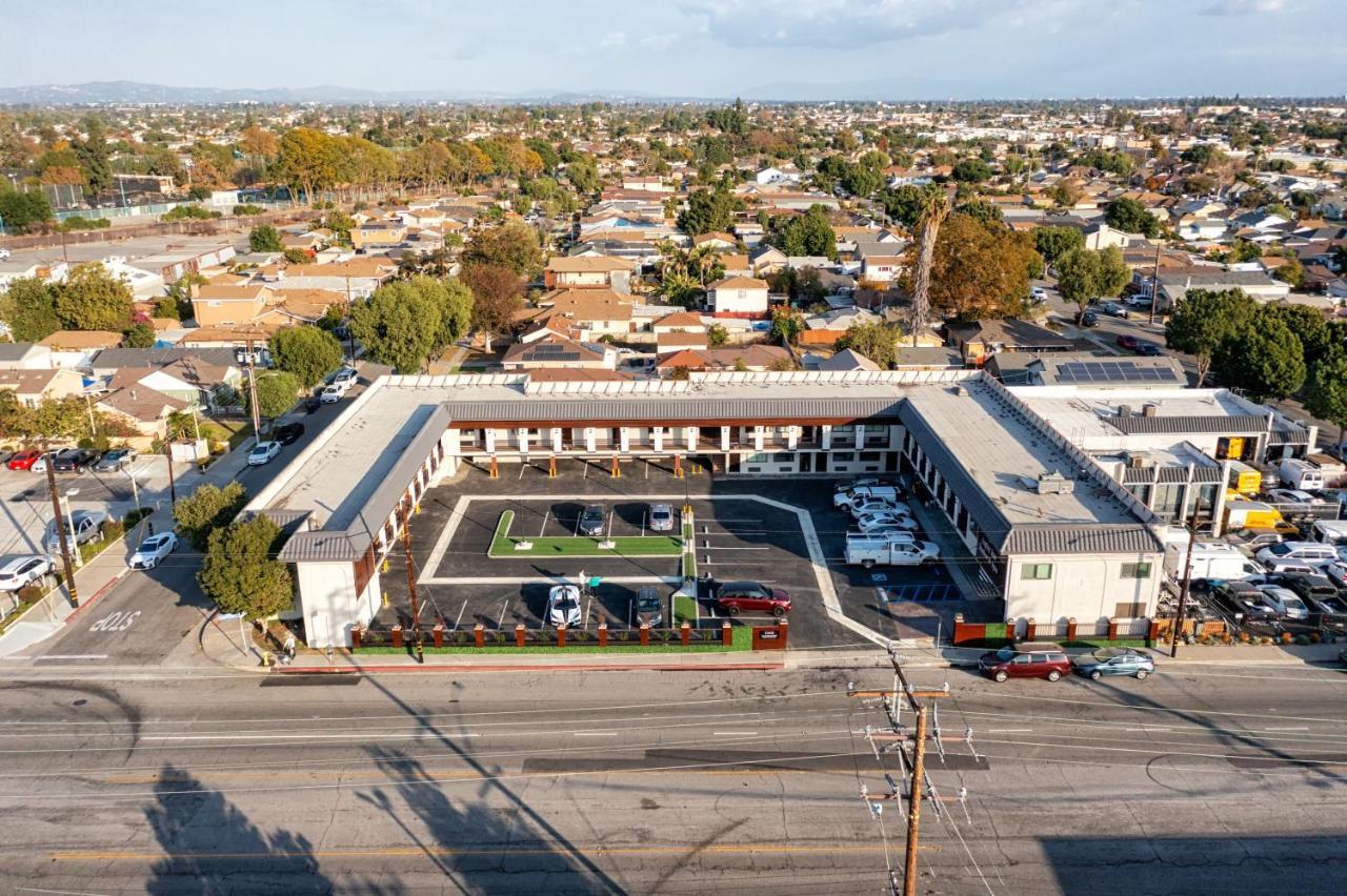 Aspire Inn Studios & Spas Bellflower Extérieur photo