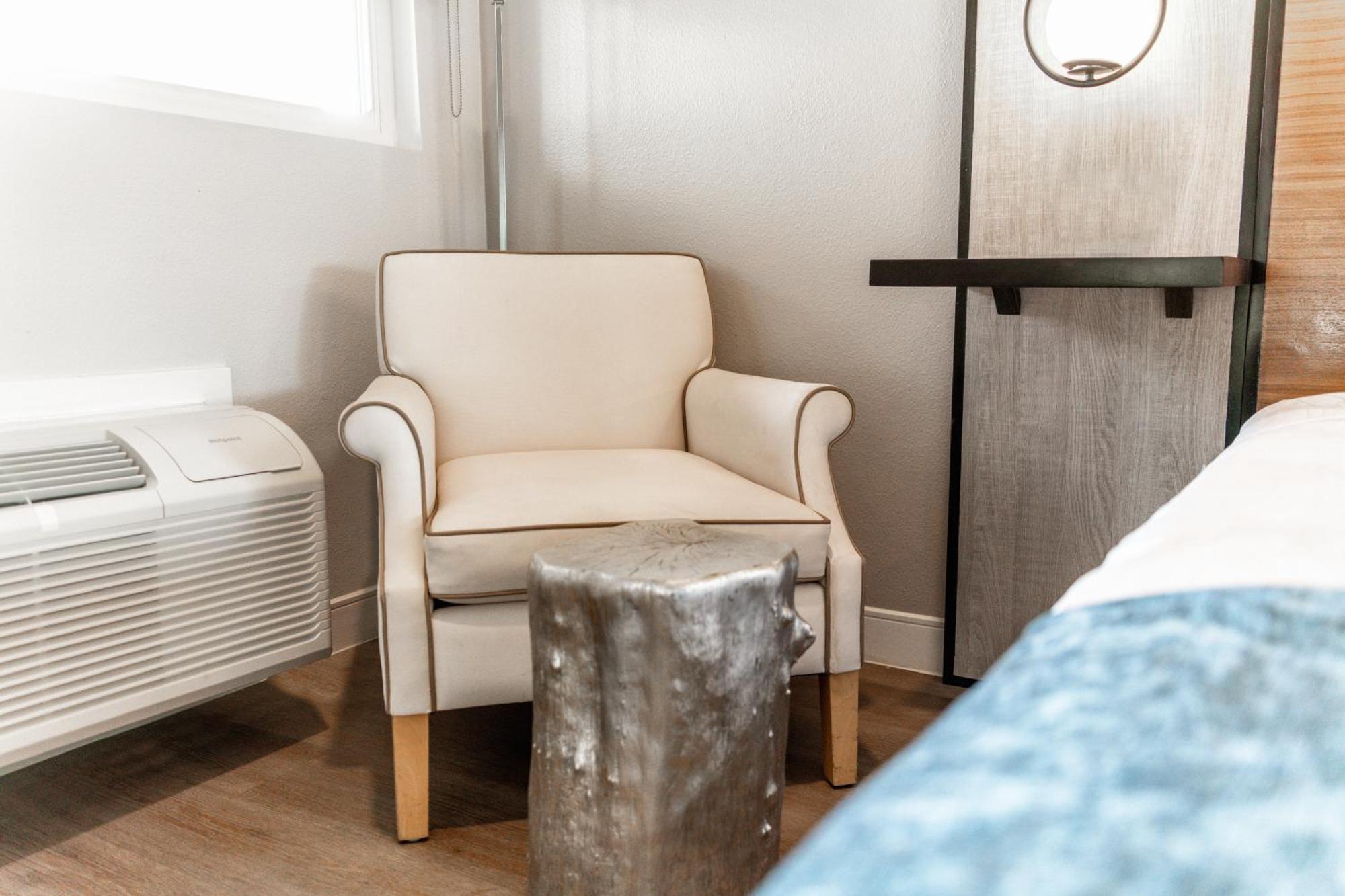 Aspire Inn Studios & Spas Bellflower Extérieur photo